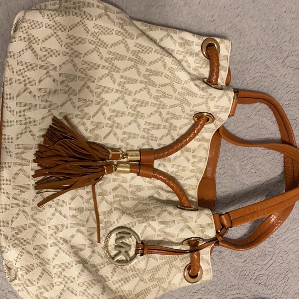 Micheal Kors purse